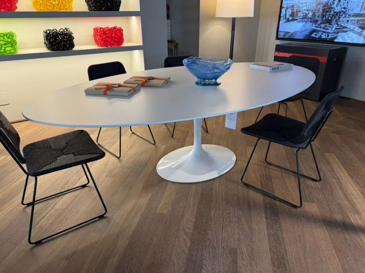 Knoll Tavolo ovale Knoll Saarinen