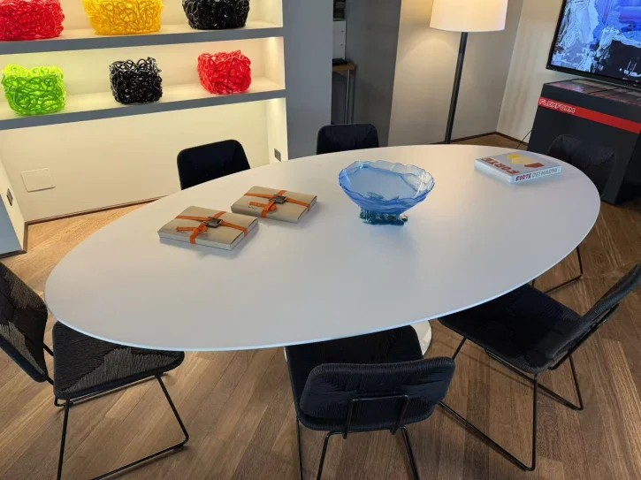 Knoll Tavolo ovale Knoll Saarinen