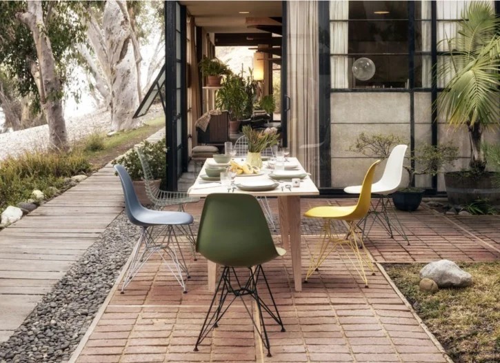 Vitra Eames Plastic Chair DSR
